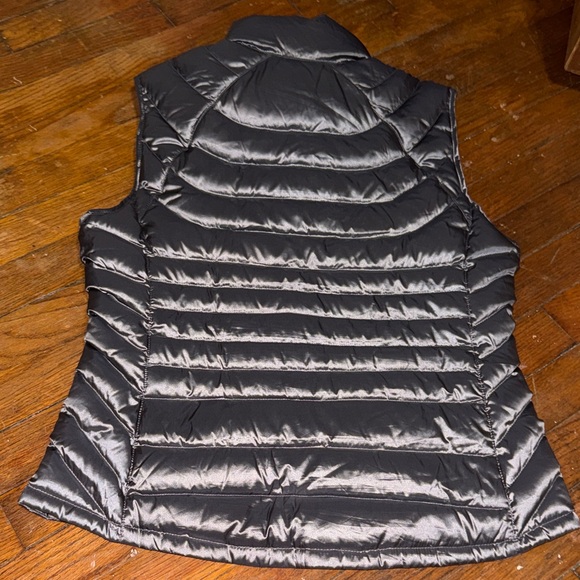 Bernardo Women's Metallic Puffer Vest Goose Down Small - Picture 2 of 2